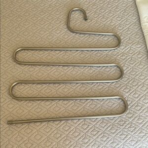 Silver Closet Organizer with Unique Zigzag Design